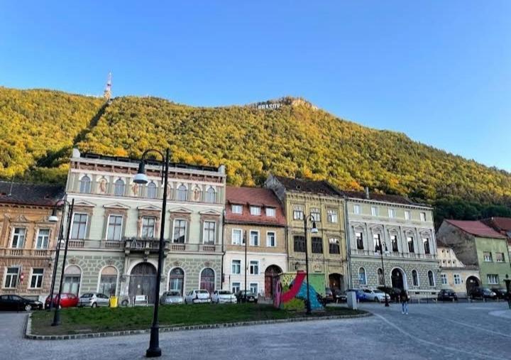 Piata Sfatului Pietonal Apartment Braşov Esterno foto
