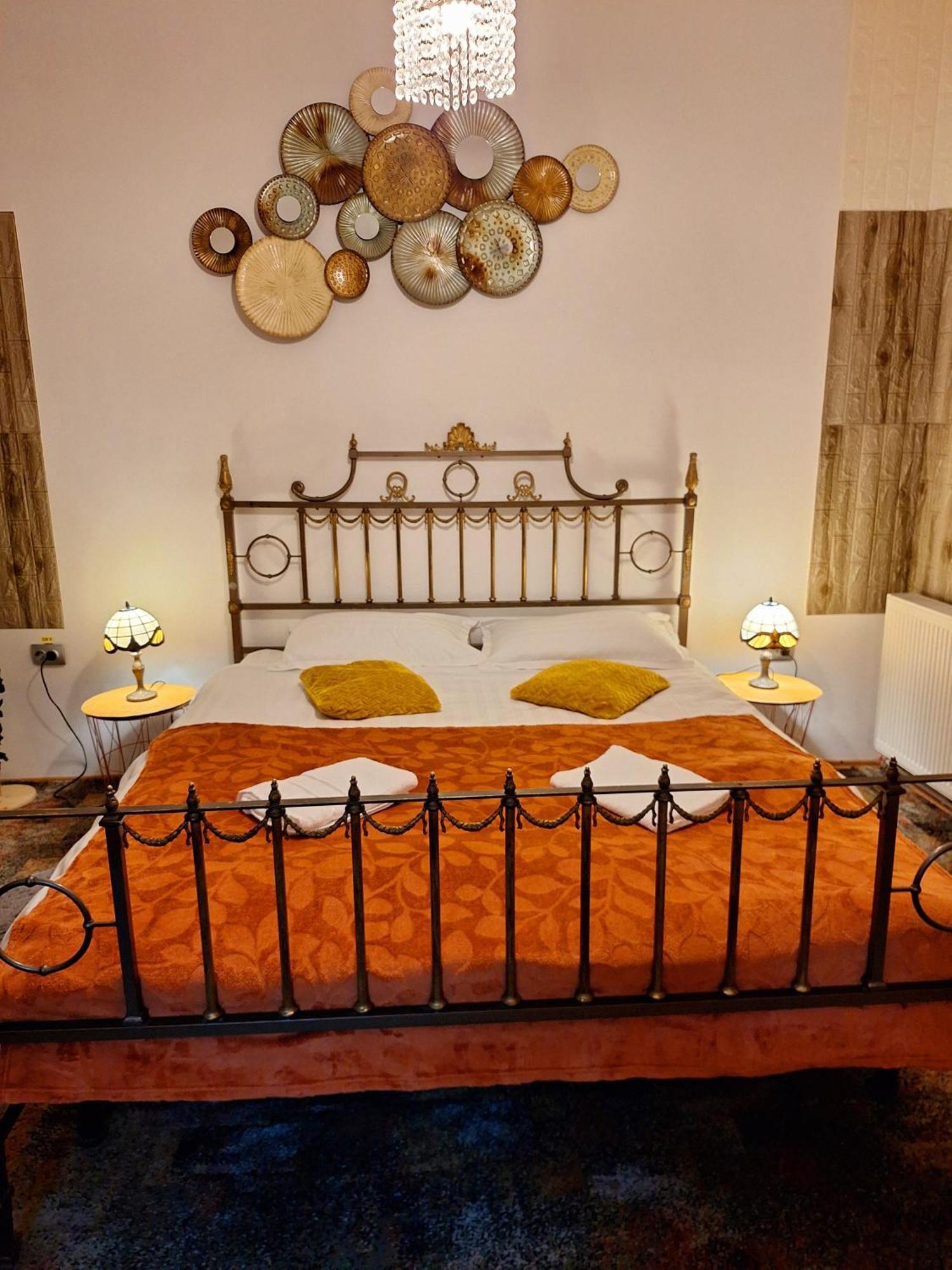 Piata Sfatului Pietonal Apartment Braşov Esterno foto
